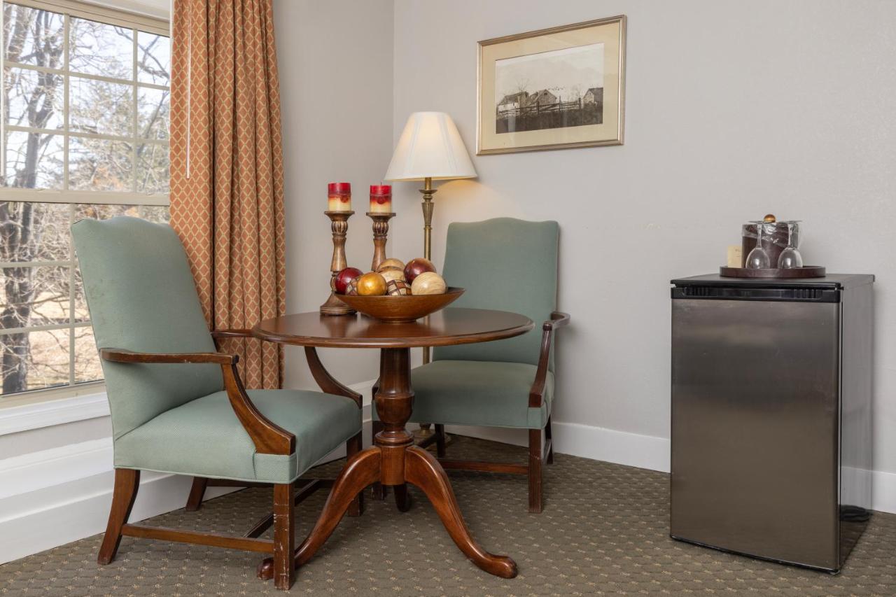 Executive Queen Room at Brandywine River Hotel