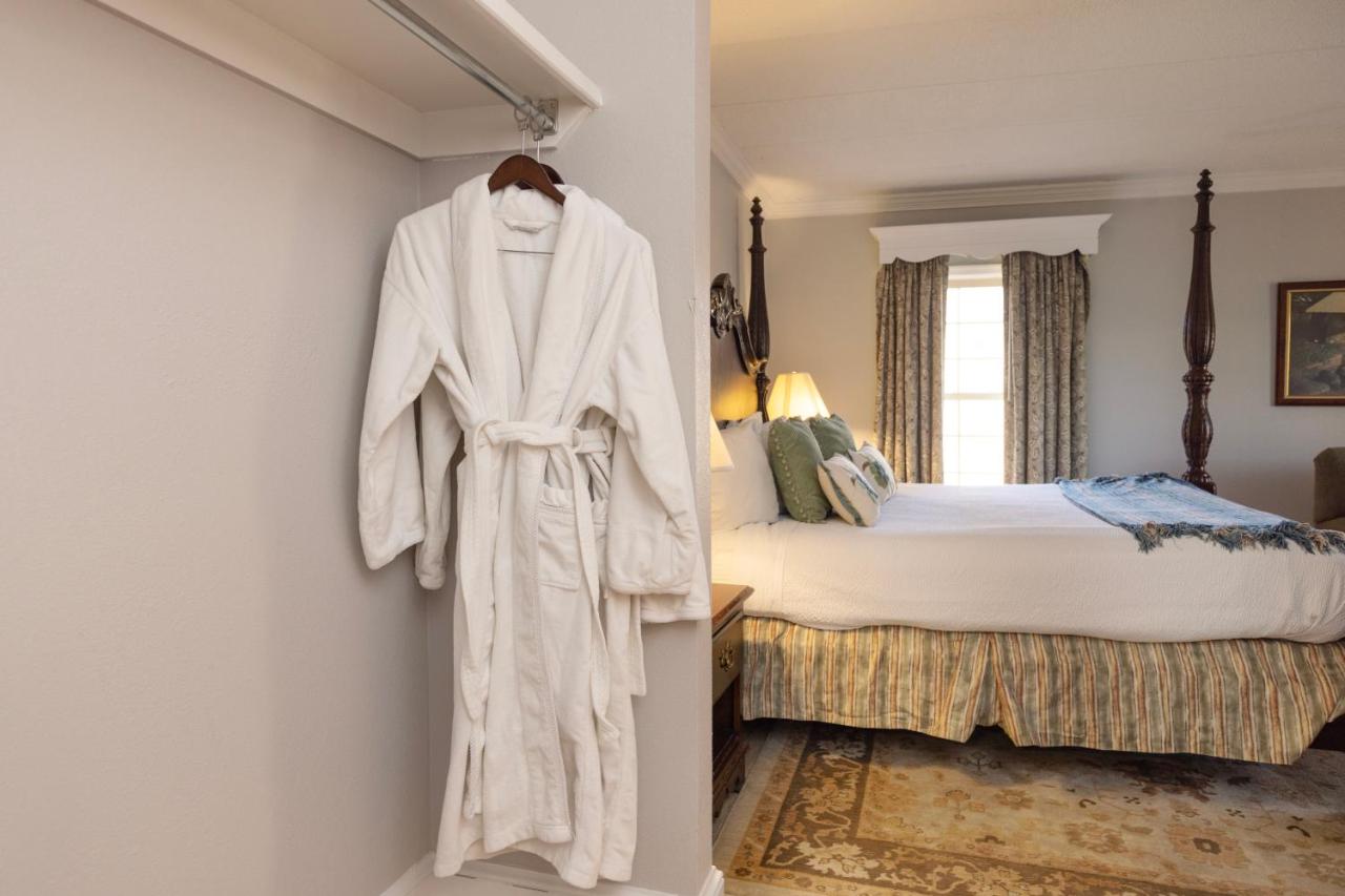 King Suite with Spa Bath at Brandywine River Hotel