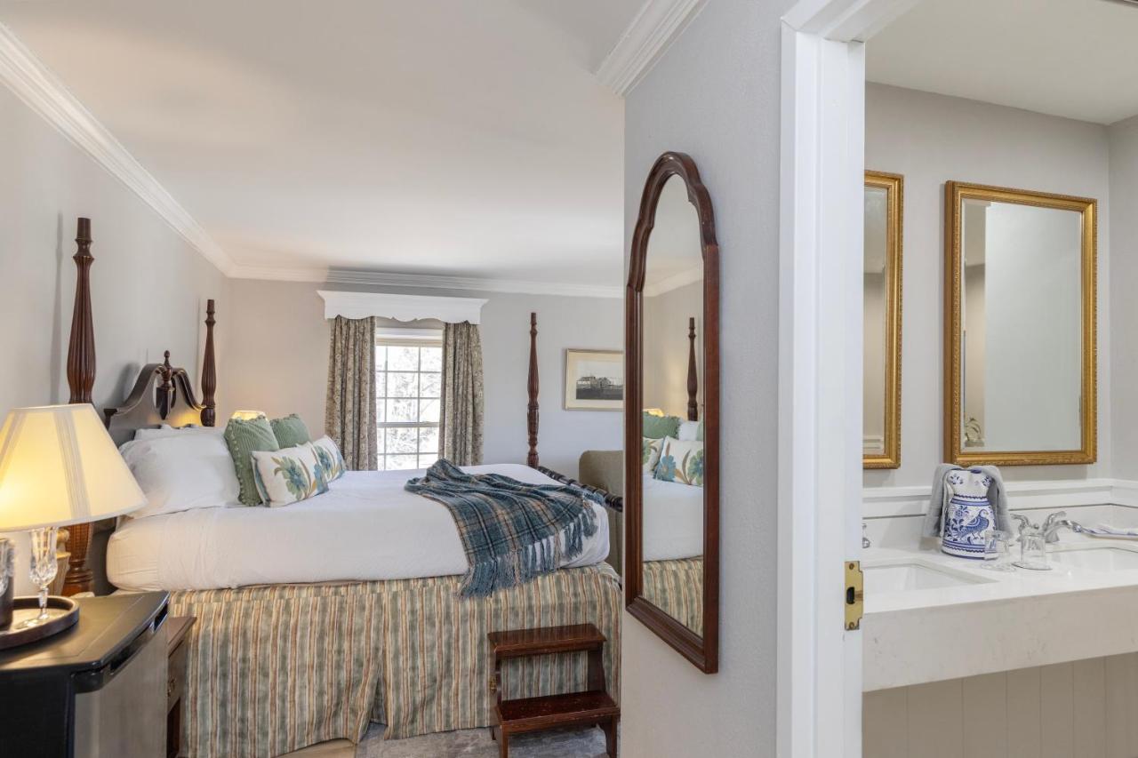 King Suite with Spa Bath at Brandywine River Hotel