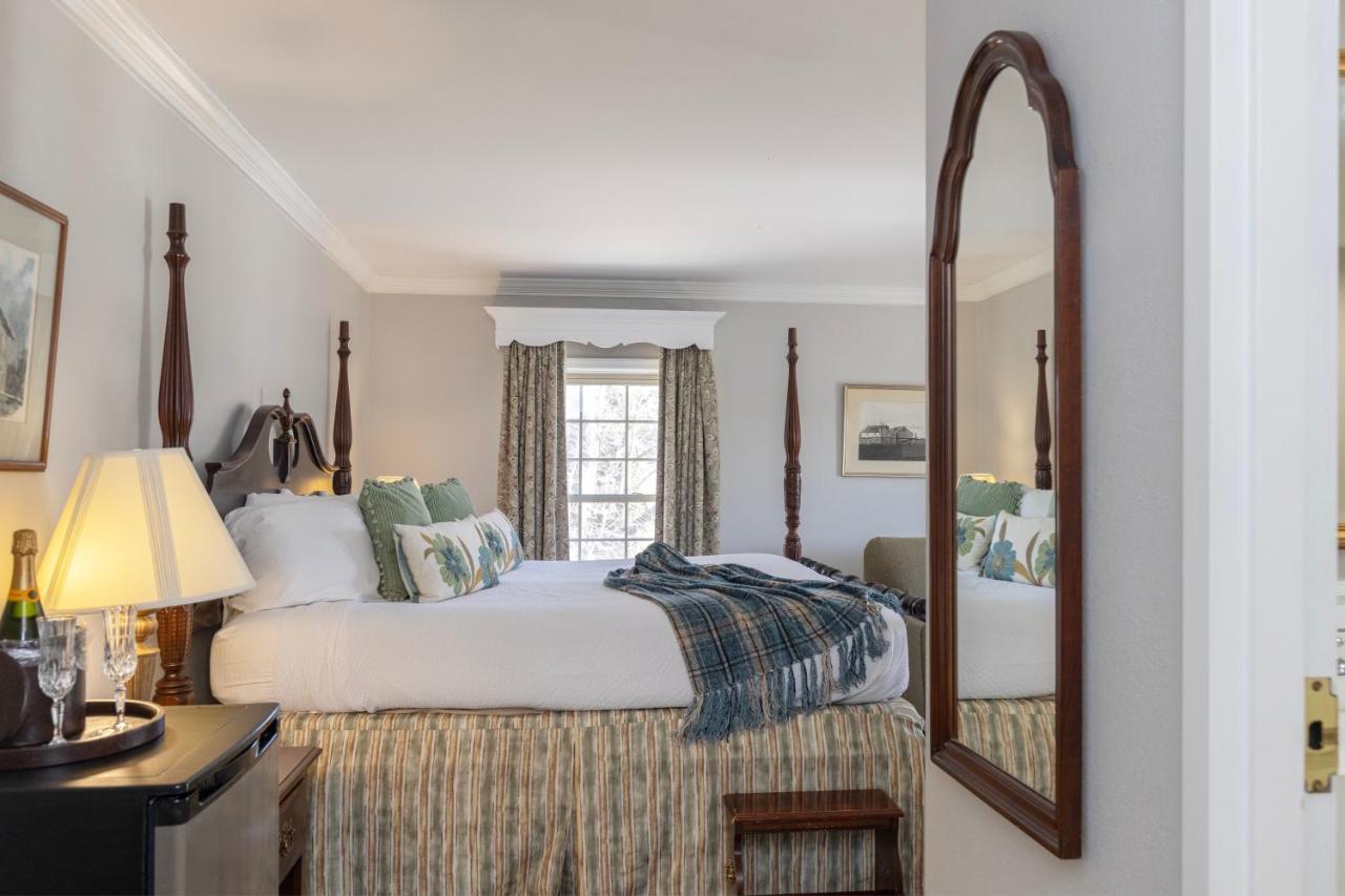 King Suite with Spa Bath at Brandywine River Hotel