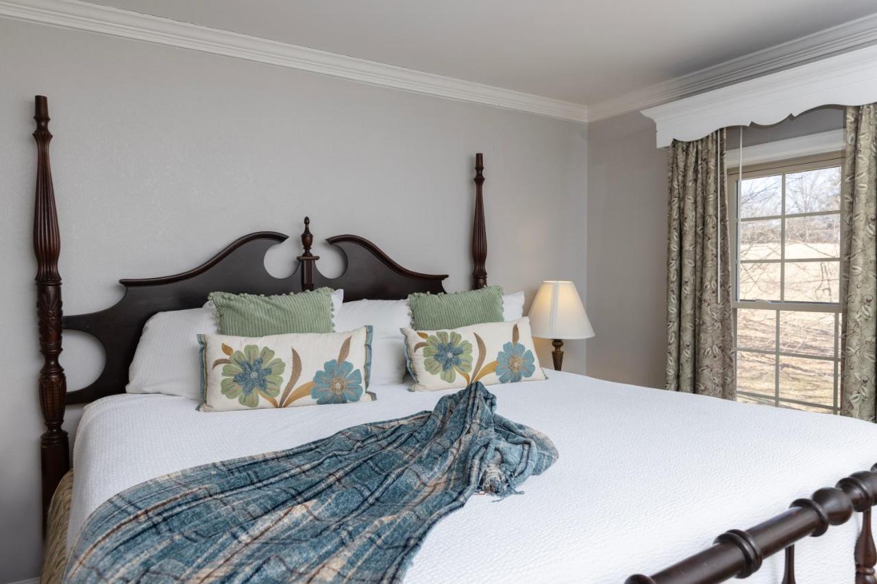 King Suite with Spa Bath at Brandywine River Hotel
