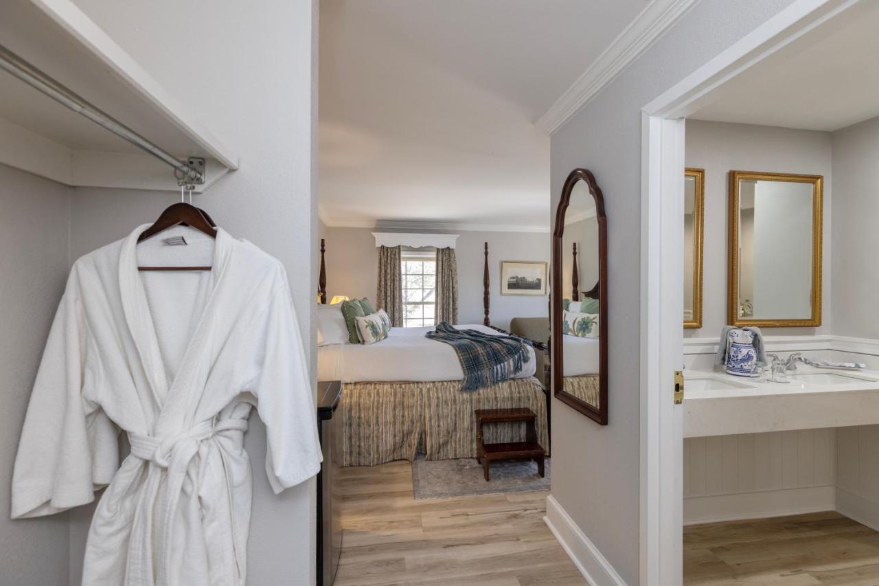 King Suite with Spa Bath at Brandywine River Hotel