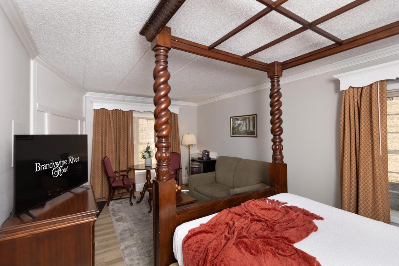 Queen Suite with Spa Bath at Brandywine River Hotel