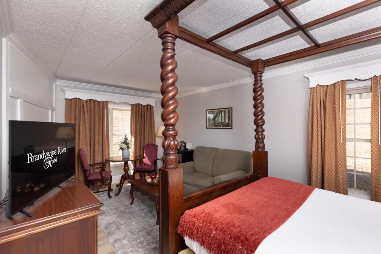 Queen Suite with Spa Bath at Brandywine River Hotel