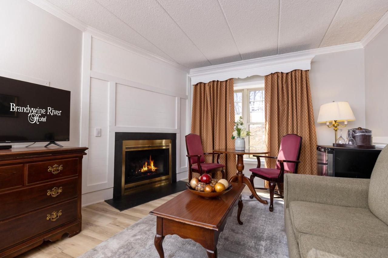 Queen Suite with Spa Bath at Brandywine River Hotel