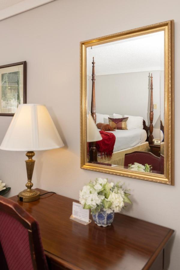 Standard King Room at Brandywine River Hotel
