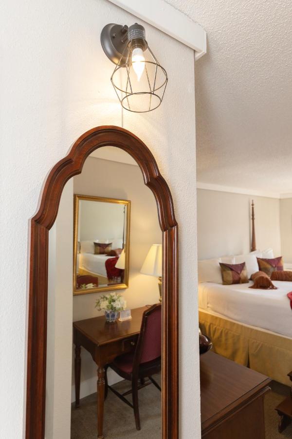 Standard King Room at Brandywine River Hotel