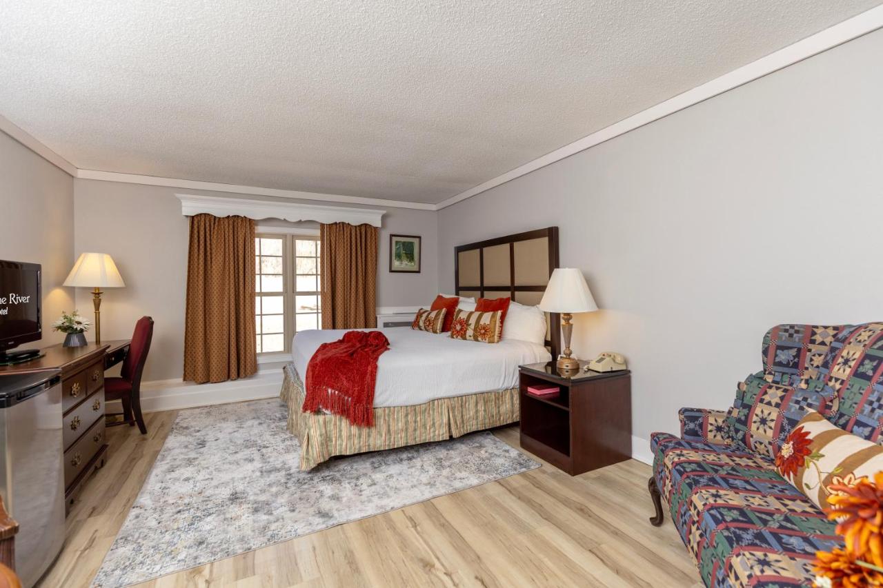 Standard King Room at Brandywine River Hotel