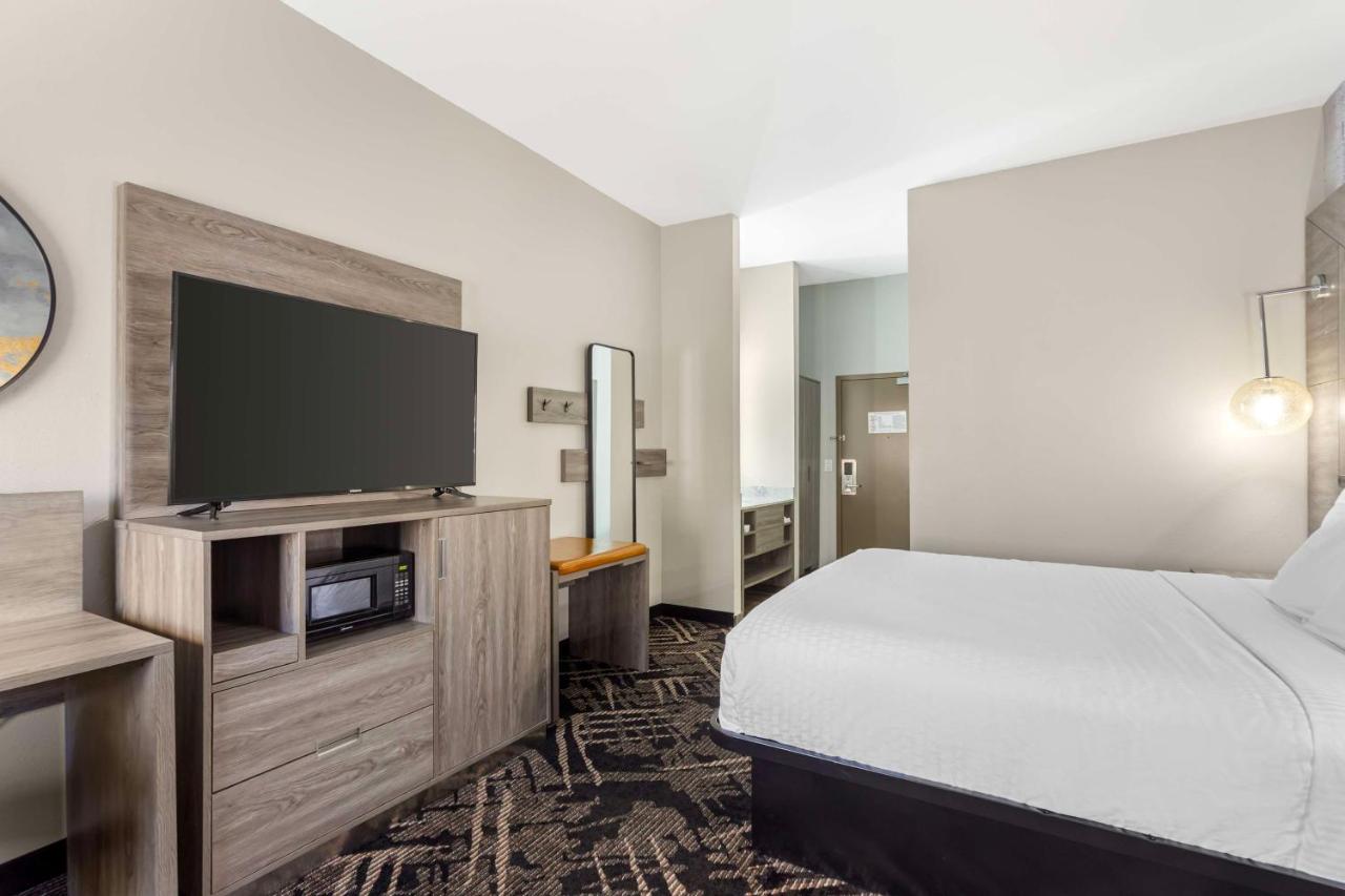King Room at Best Western Chambersburg