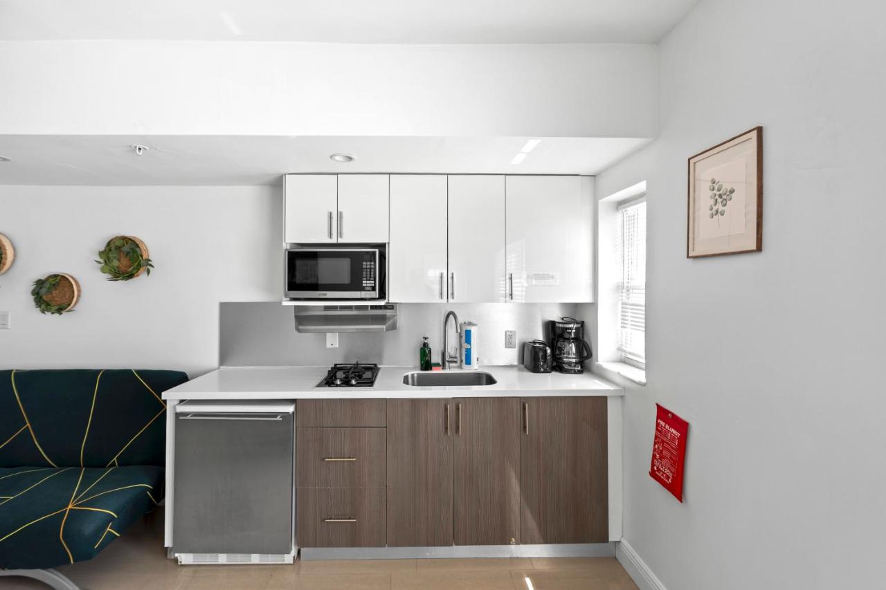 Premium Corner One-Bedroom Suite with Kitchen at Hotel Belleza
