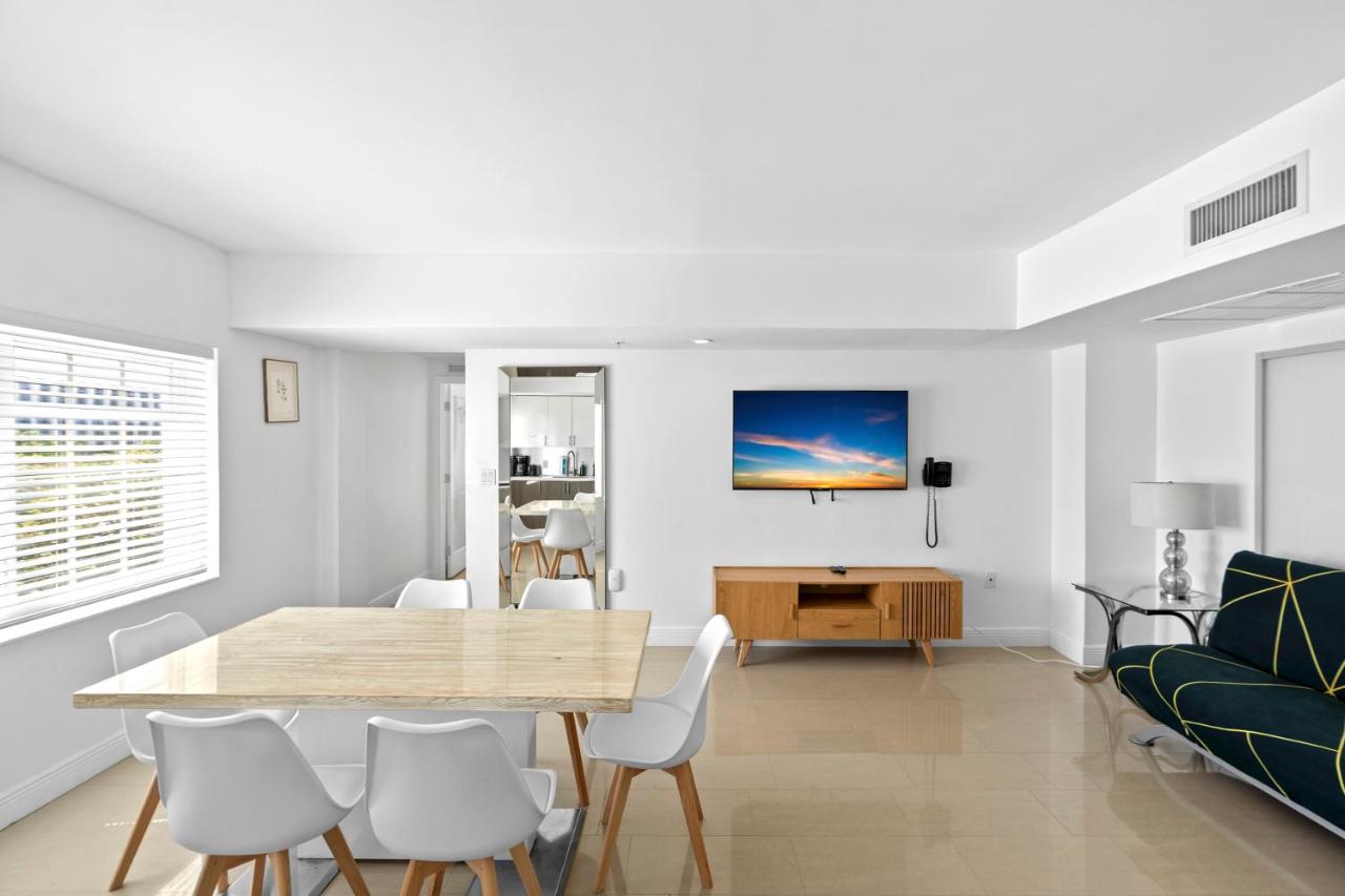 Premium Corner One-Bedroom Suite with Kitchen at Hotel Belleza