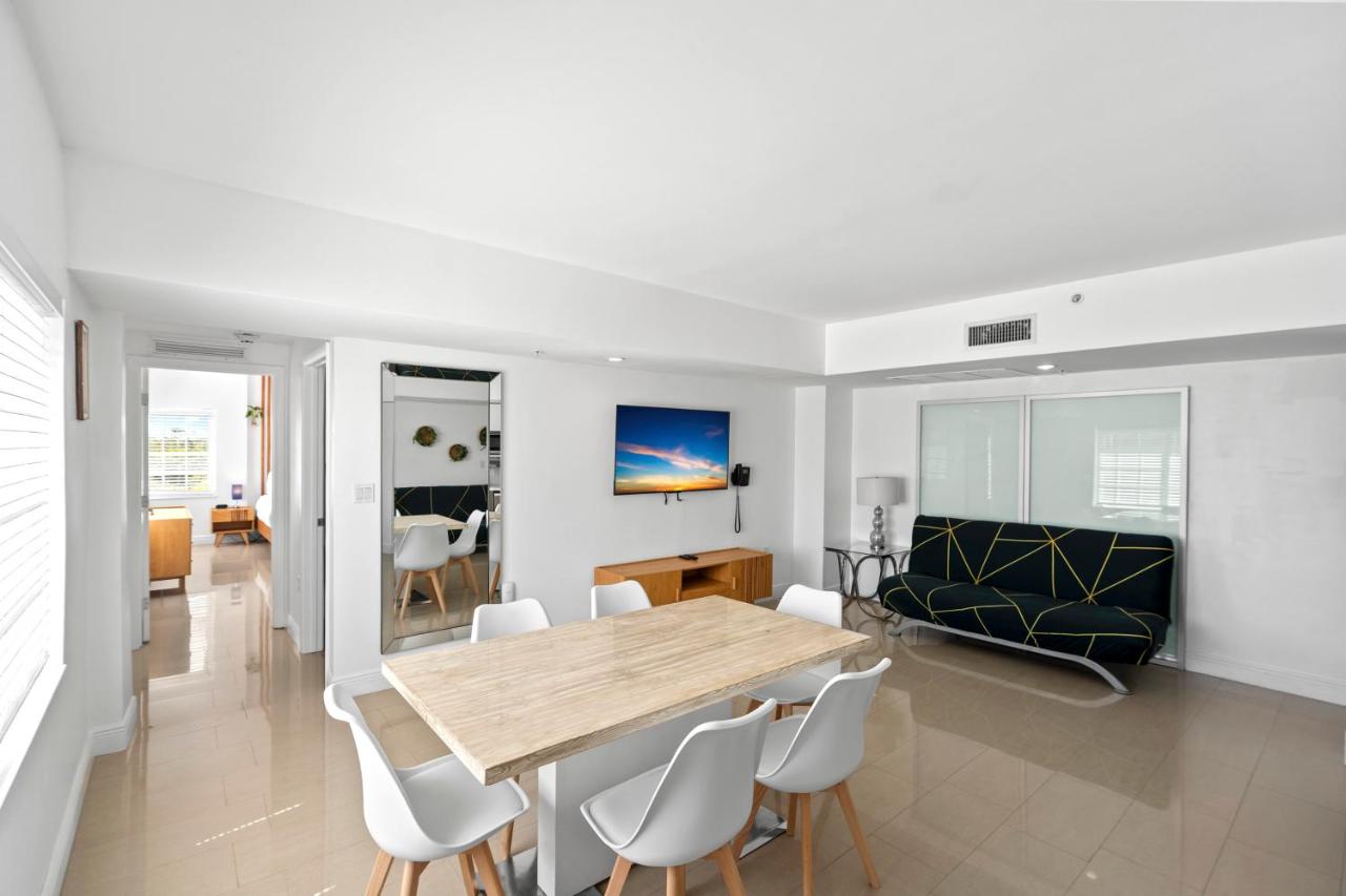 Premium Corner One-Bedroom Suite with Kitchen at Hotel Belleza
