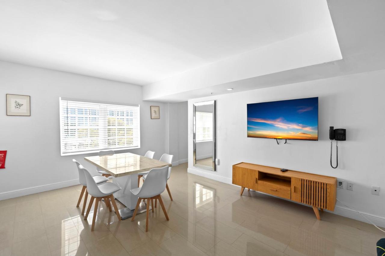 Premium Corner One-Bedroom Suite with Kitchen at Hotel Belleza