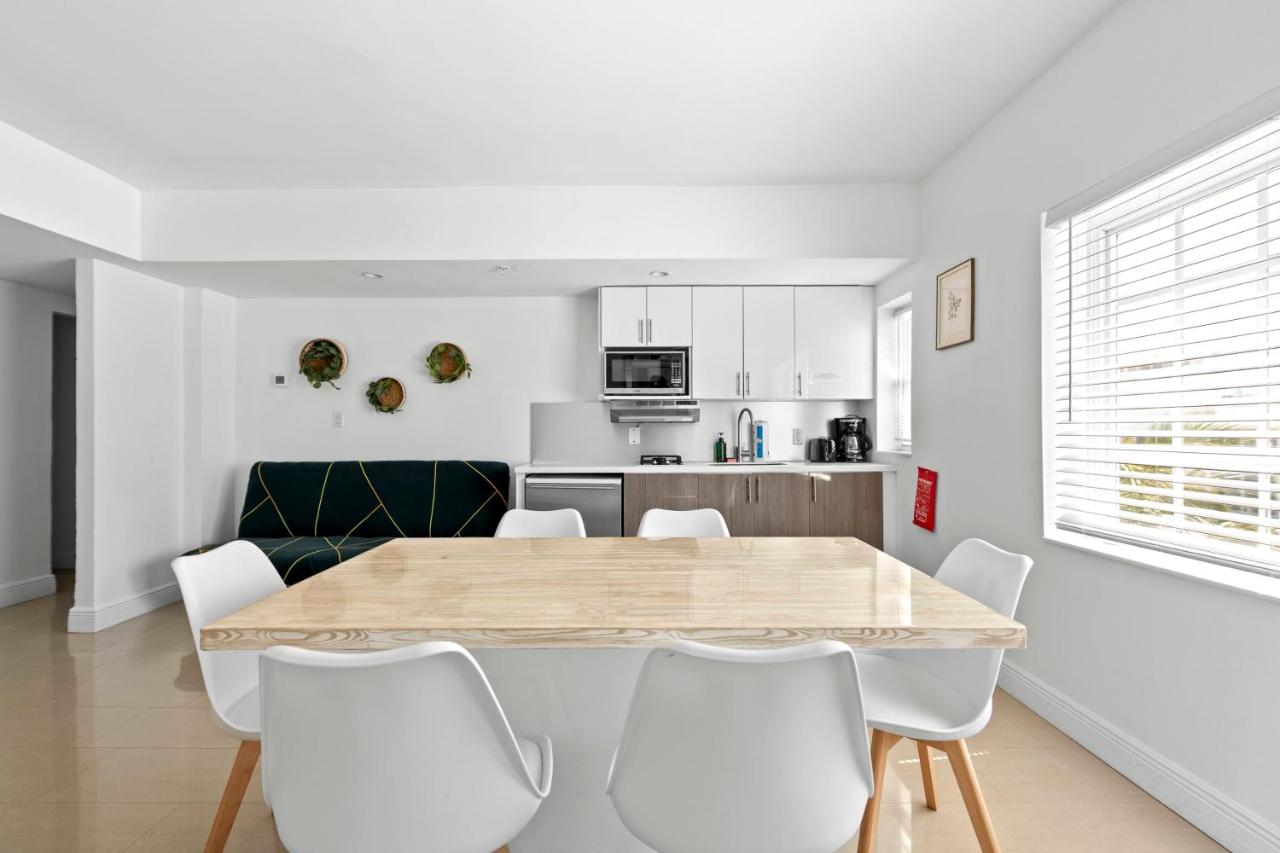 Premium Corner One-Bedroom Suite with Kitchen at Hotel Belleza