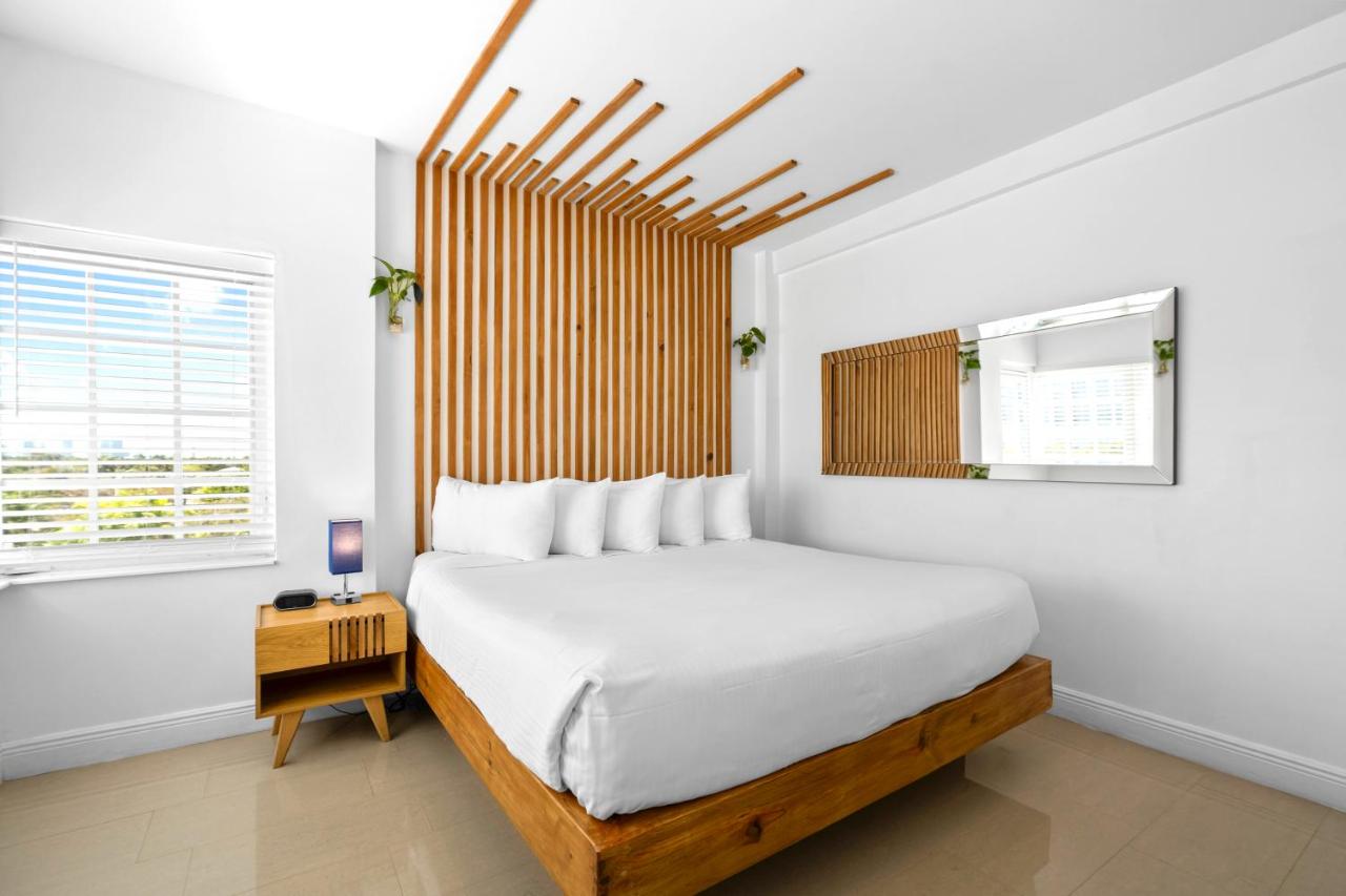 Premium Corner One-Bedroom Suite with Kitchen at Hotel Belleza