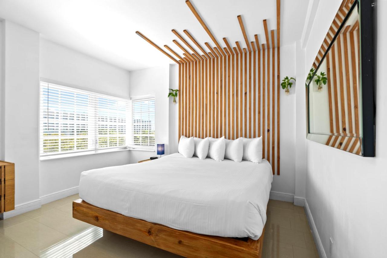Premium Corner One-Bedroom Suite with Kitchen at Hotel Belleza