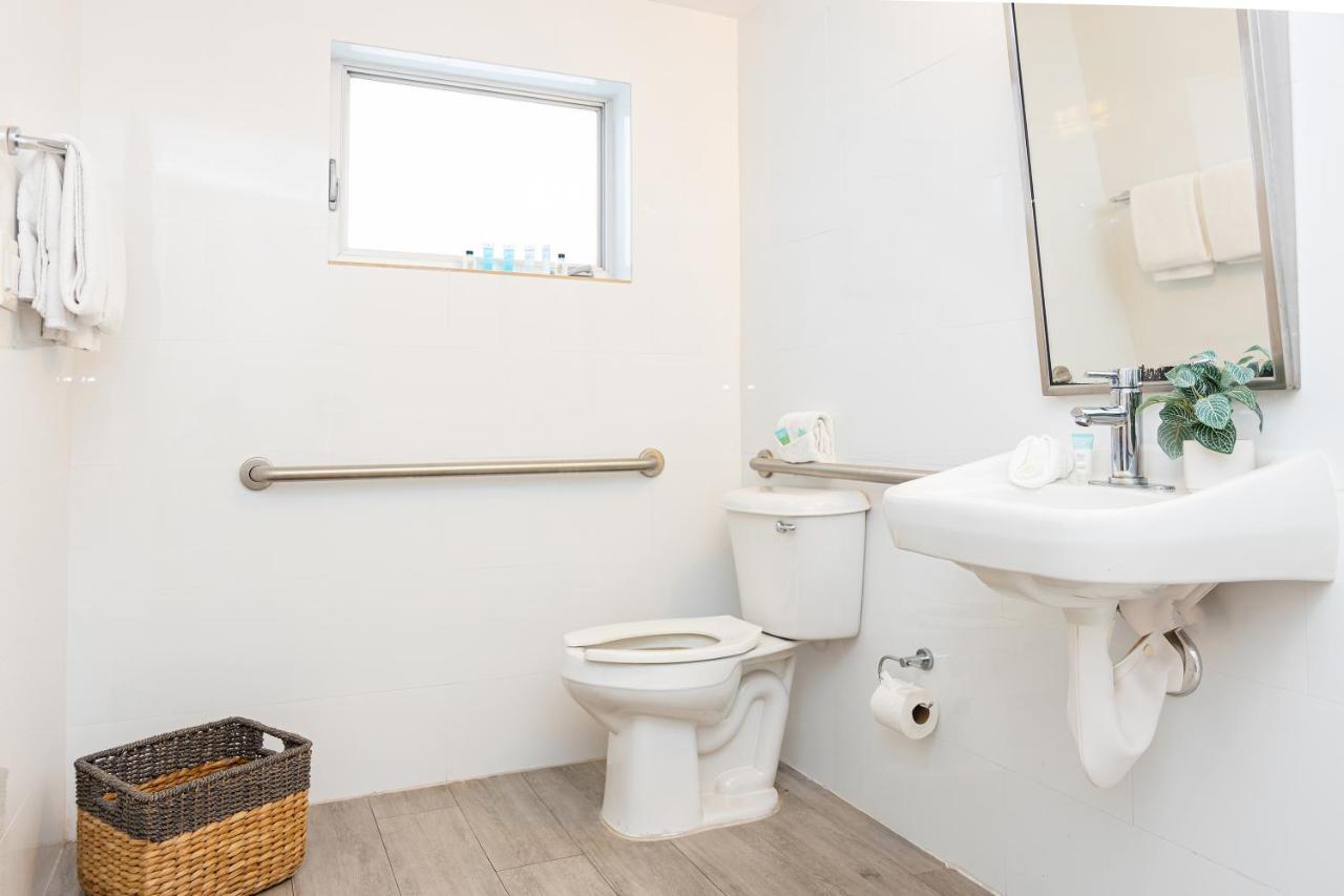 | Beachside All Suites Hotel