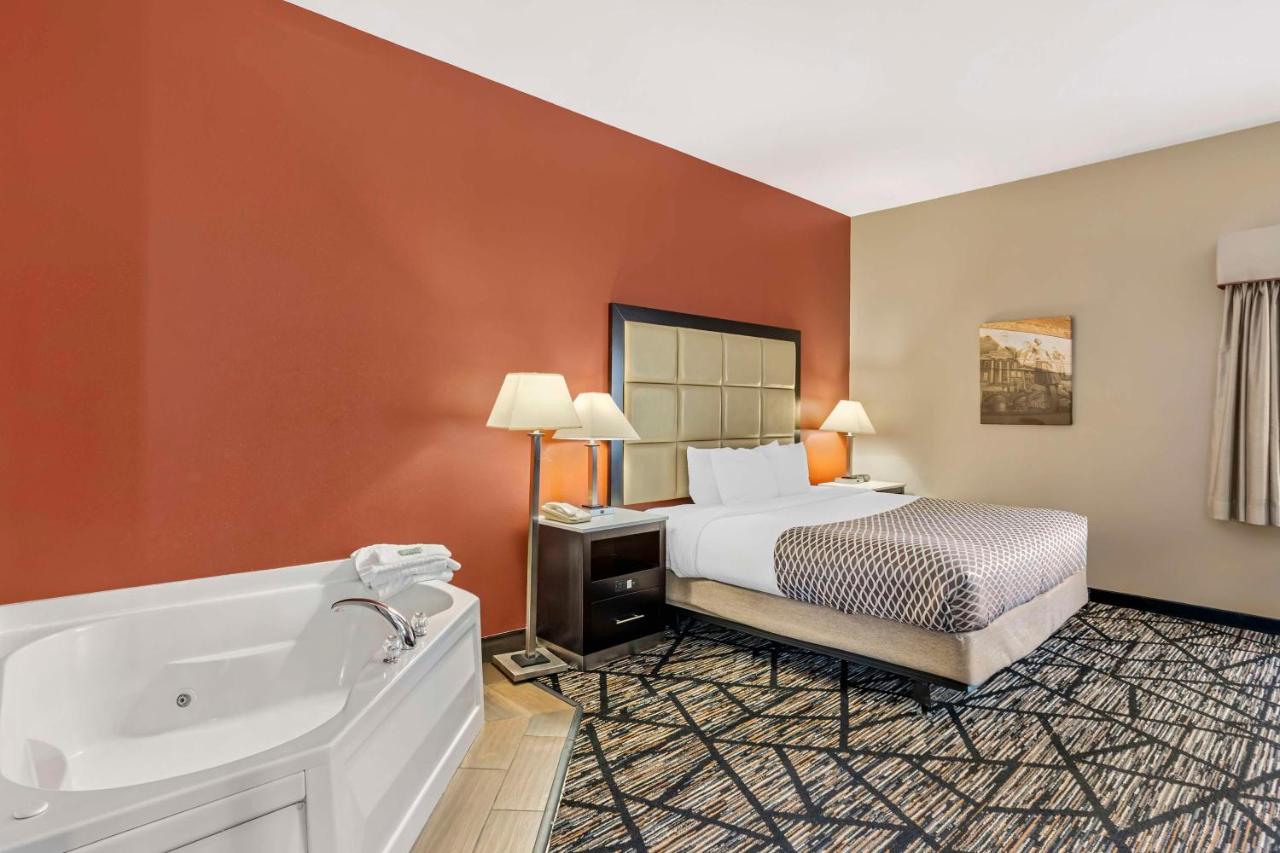 King Room with Hot Tub - Non-Smoking at Best Western Carlisle