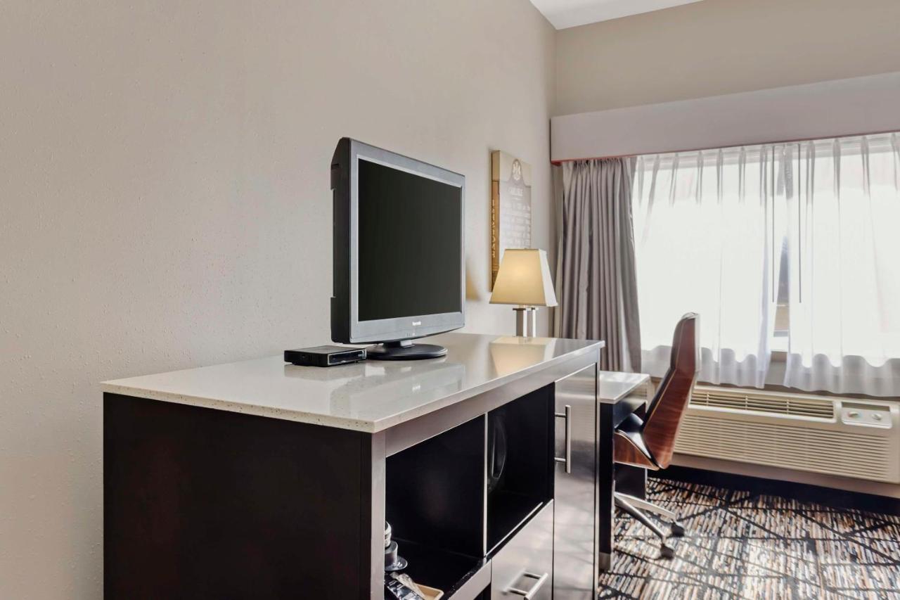 Queen Room with Kitchen - Non-Smoking at Best Western Carlisle