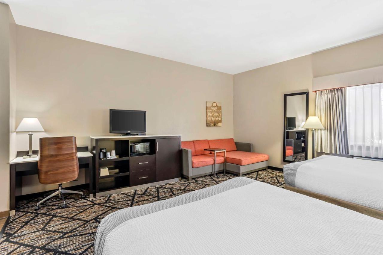 Queen Room with Two Queen Beds - Mobility Accessible/Non-Smoking at Best Western Carlisle