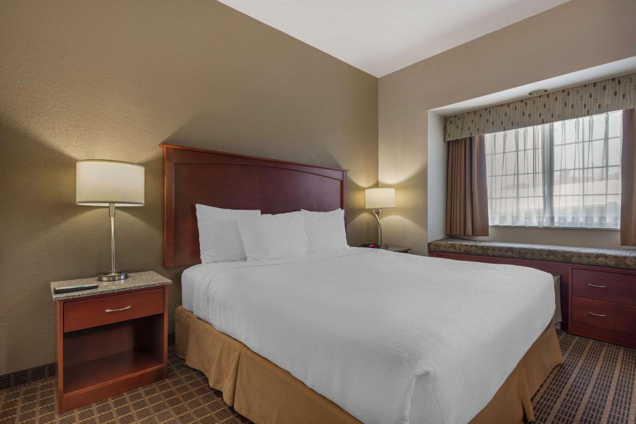 King Suite - Disability Access at Best Western Plus Peak Vista Inn & Suites