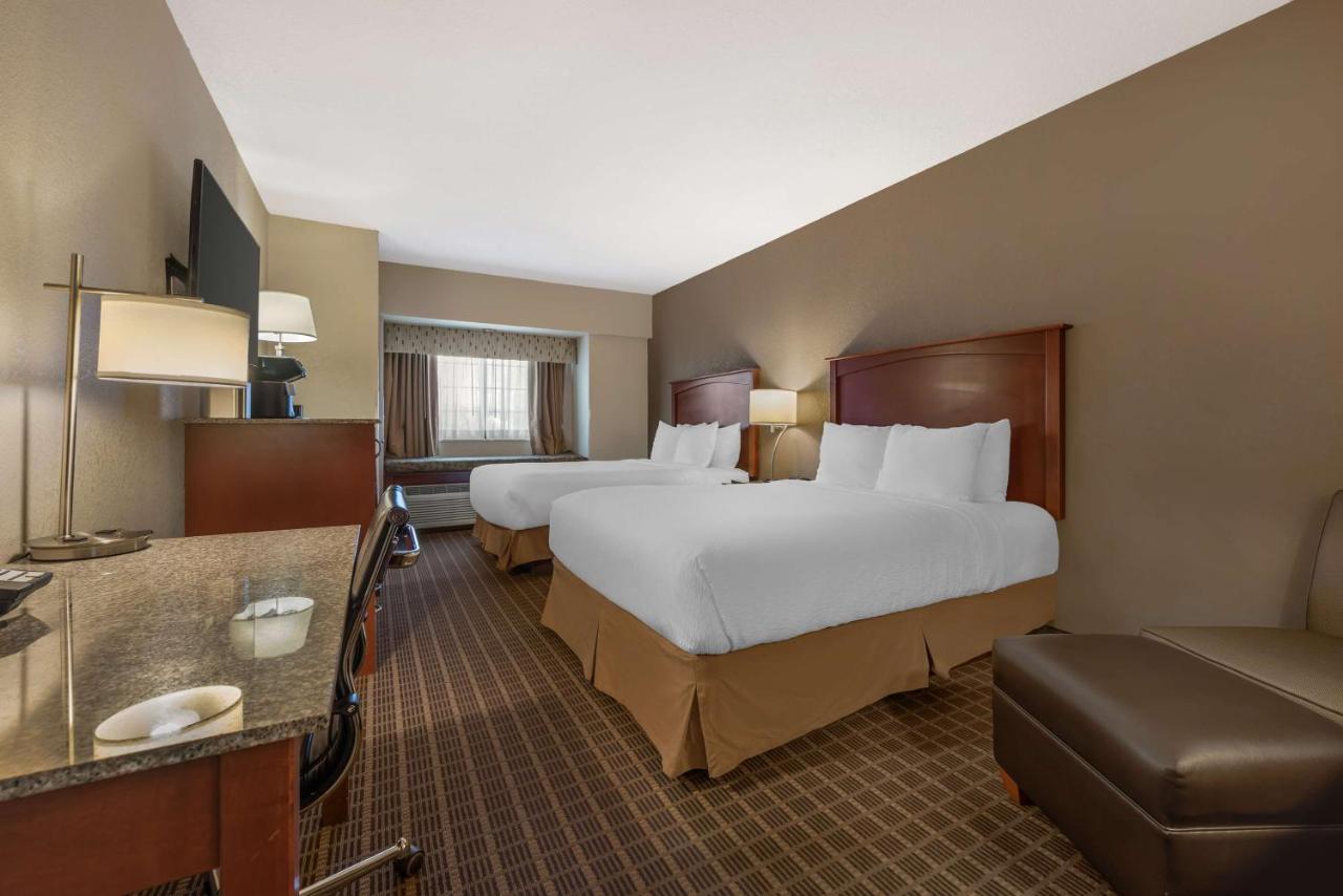Deluxe Queen Room with Two Queen Beds with Mountain View at Best Western Plus Peak Vista Inn & Suites