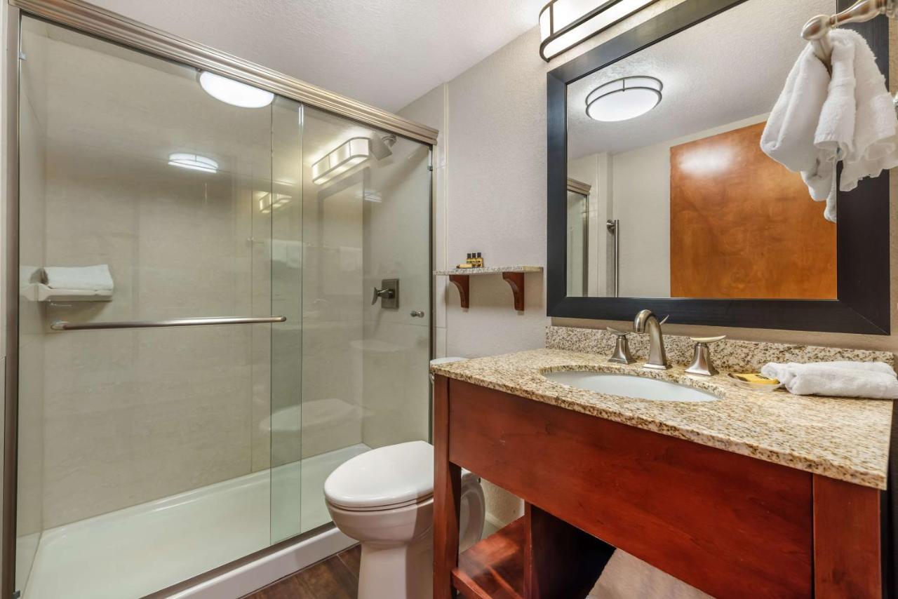 King Suite with Mountain View at Best Western Plus Peak Vista Inn & Suites