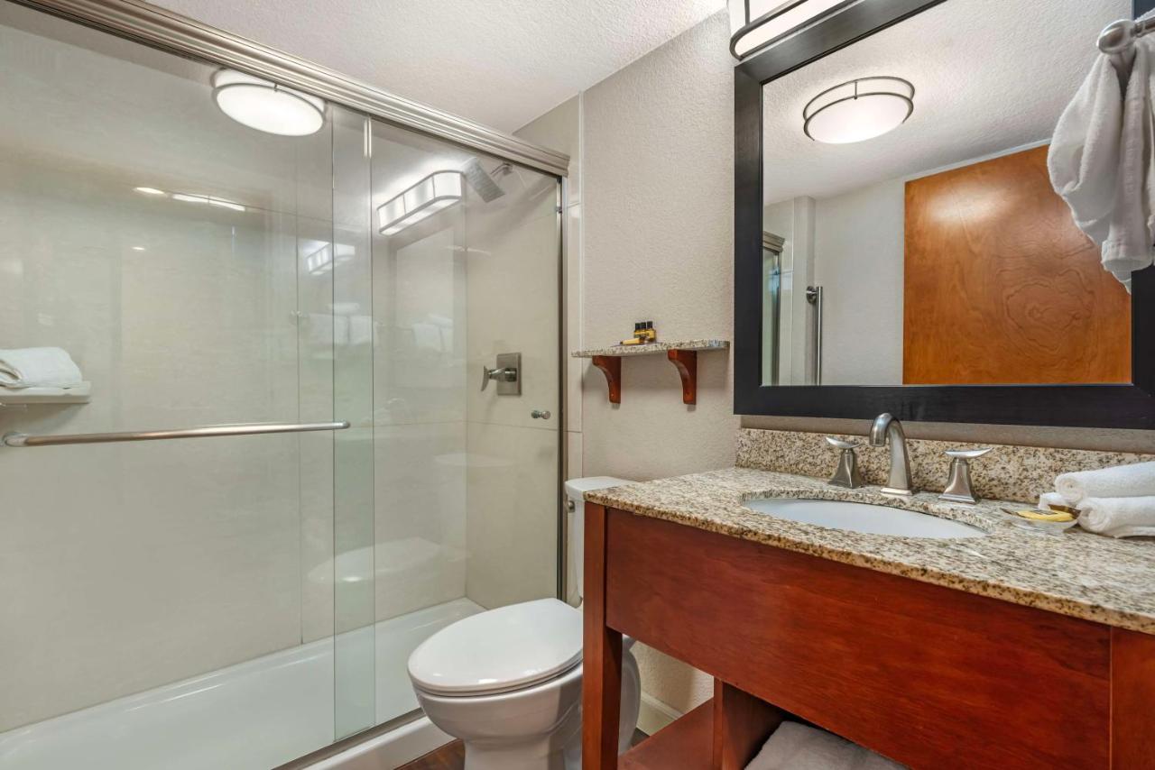 Deluxe Queen Room with Two Queen Beds with Mountain View at Best Western Plus Peak Vista Inn & Suites