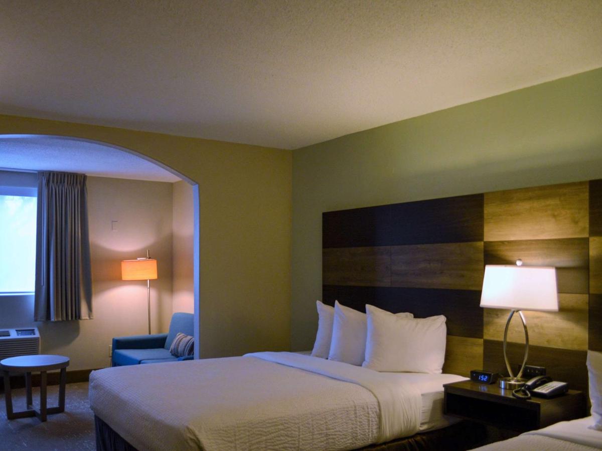 Deluxe Queen Suite at Country Inn & Suites by Radisson Rehoboth Beach - Dewey