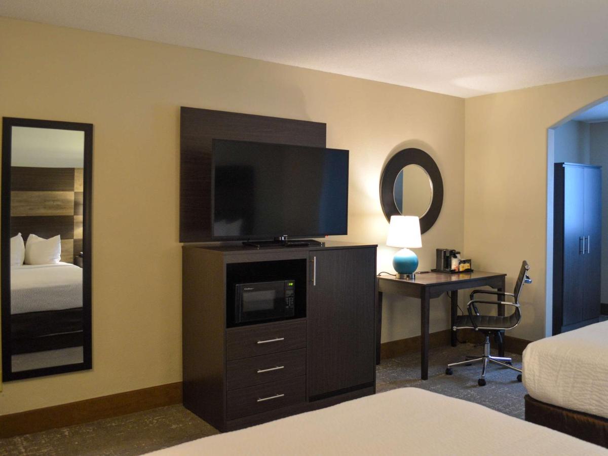 Deluxe Queen Suite at Country Inn & Suites by Radisson Rehoboth Beach - Dewey