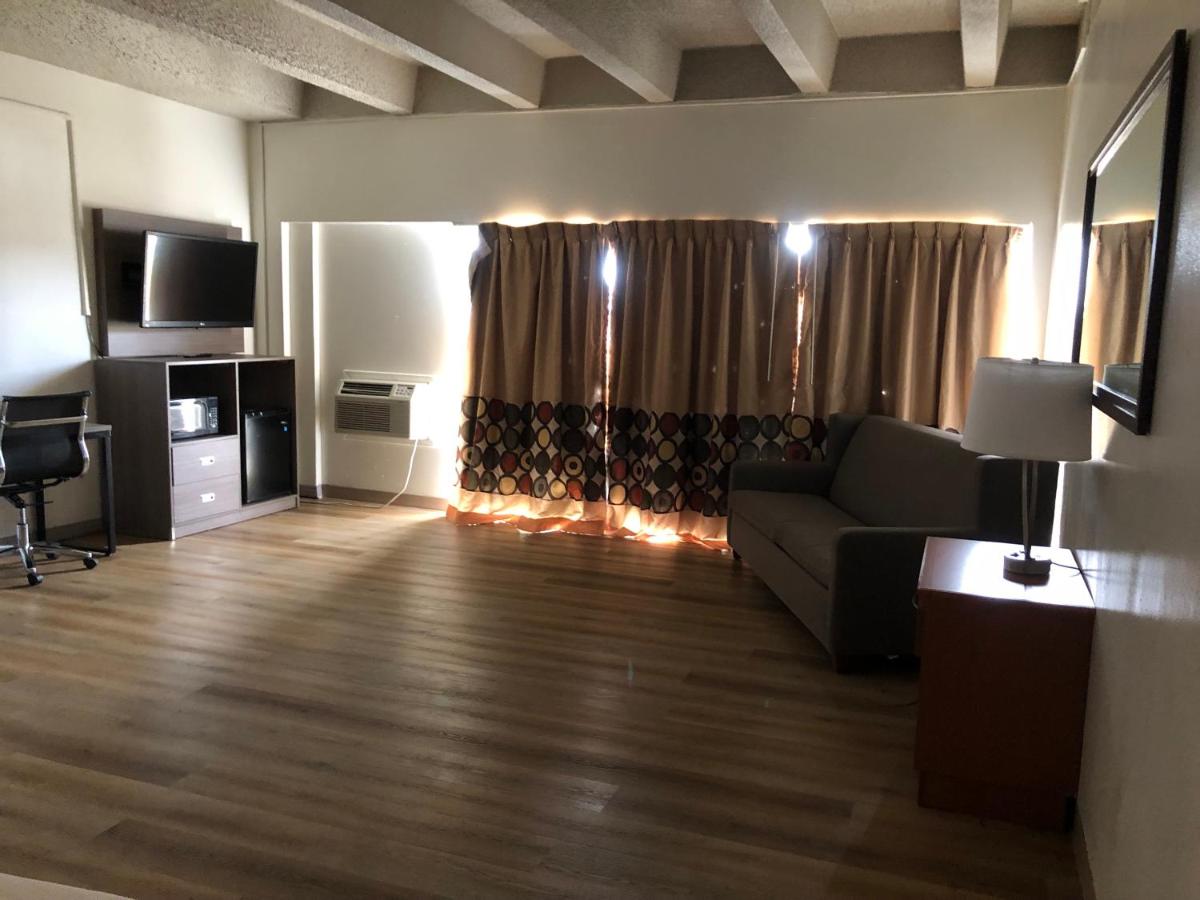 King Suite - Non-Smoking at Inn at the Highland Denver Downtown