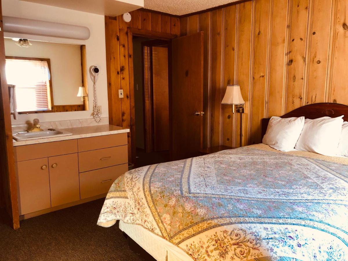 | Glenwood Springs Cedar Lodge