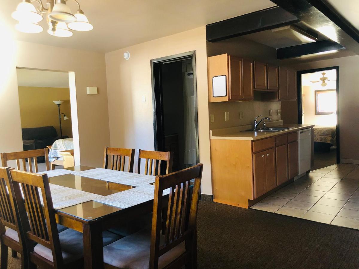| Glenwood Springs Cedar Lodge