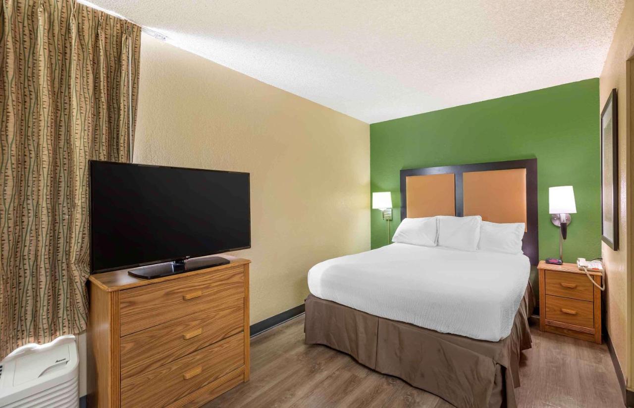 Deluxe Studio with 1 Queen Bed - Non-Smoking at Extended Stay America Select Suites Orlando Lake Mary 1040