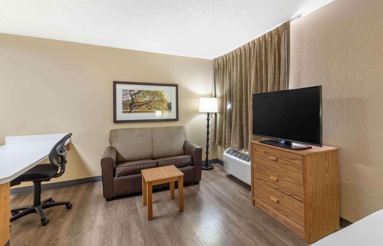 Deluxe Studio with 1 Queen Bed - Non-Smoking at Extended Stay America Select Suites Orlando Lake Mary 1040