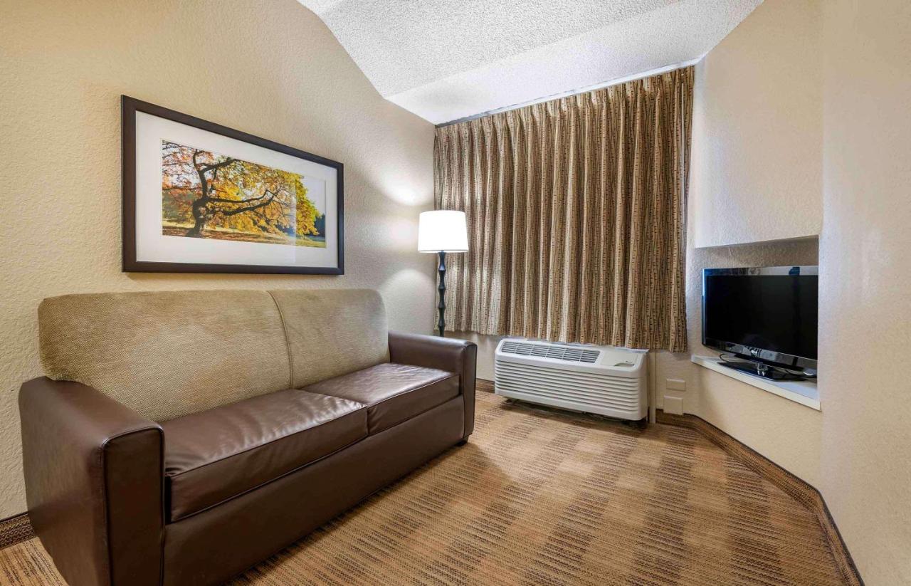 One Bedroom Suite with 1 Queen Bed - Non-Smoking at Extended Stay America Select Suites Orlando Lake Mary 1040