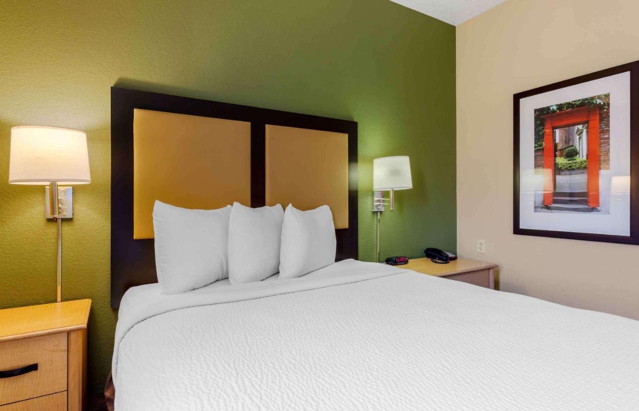 One Bedroom Suite with 1 Queen Bed - Non-Smoking at Extended Stay America Select Suites Orlando Lake Mary 1040