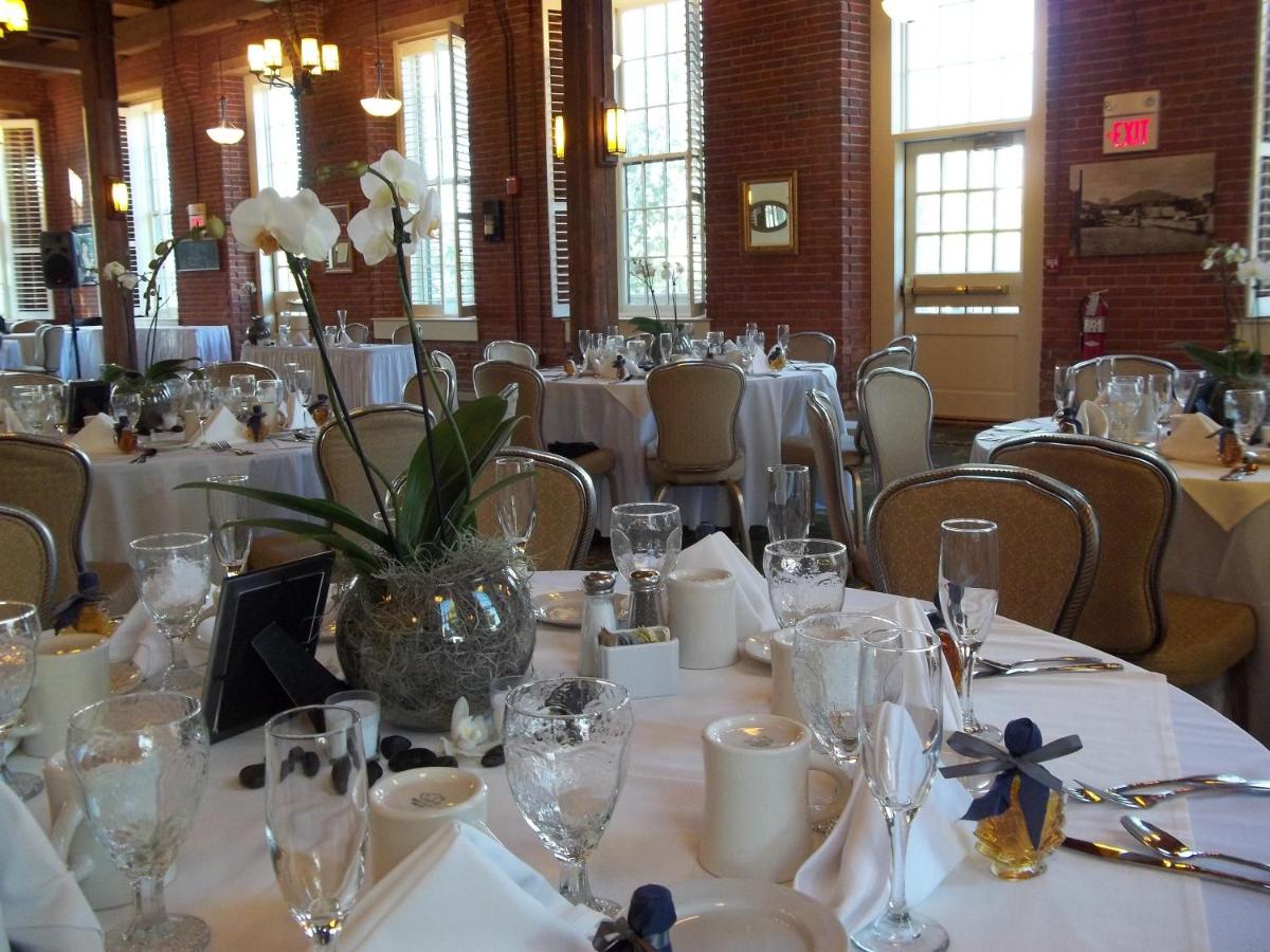 | The Common Man Inn & Restaurant