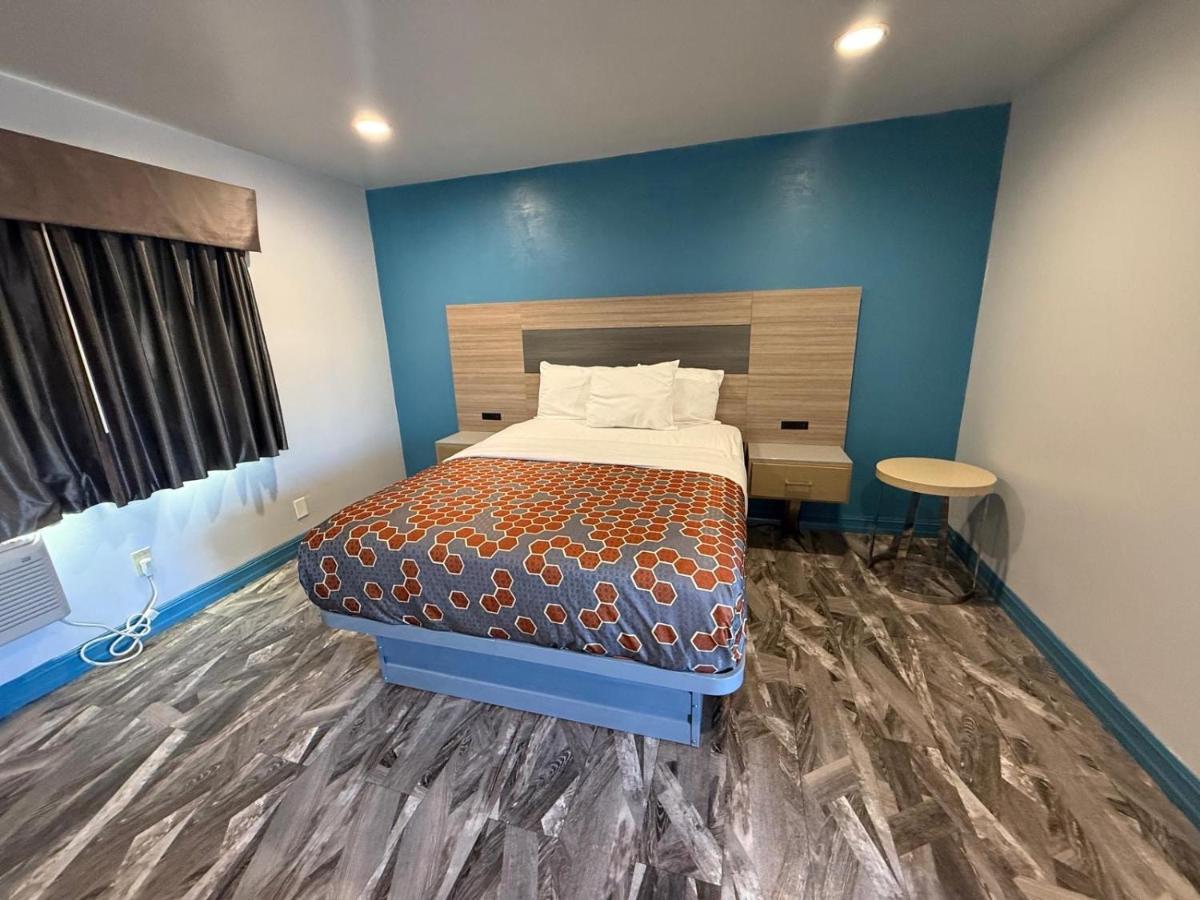 | Travel Inn Motel