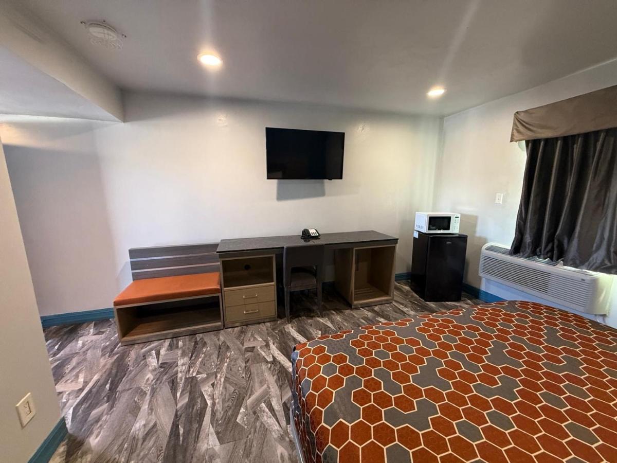 | Travel Inn Motel