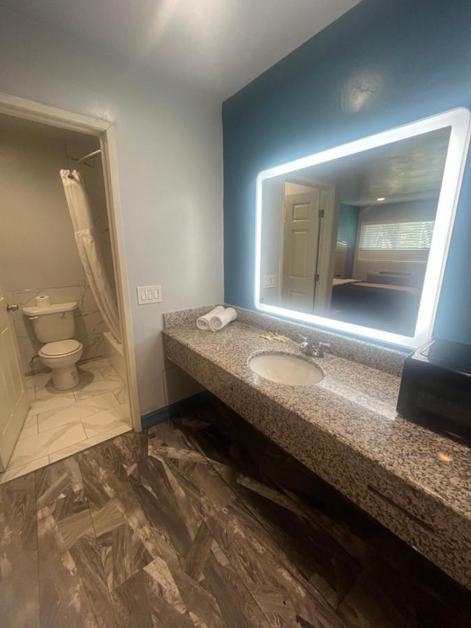 | Travel Inn Motel