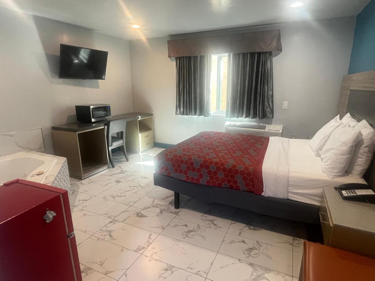 | Travel Inn Motel