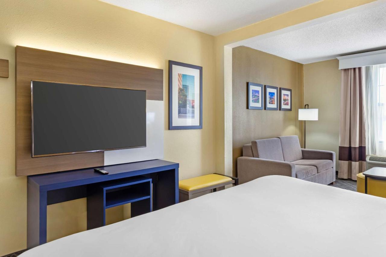King Suite at Comfort Suites Hanes Mall