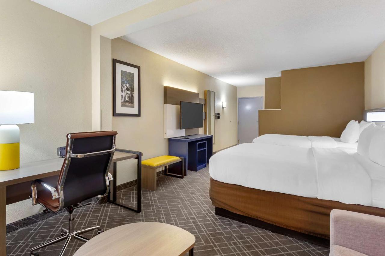 Queen Suite with Two Queen Beds at Comfort Suites Hanes Mall