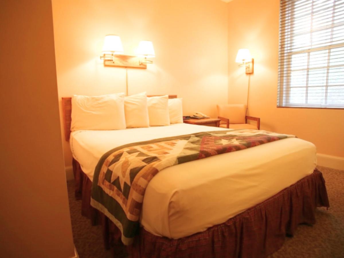 | Canyon Inn