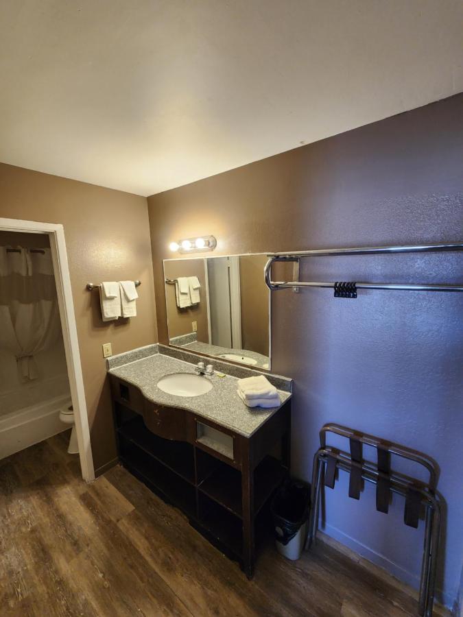 | Satellite Inn