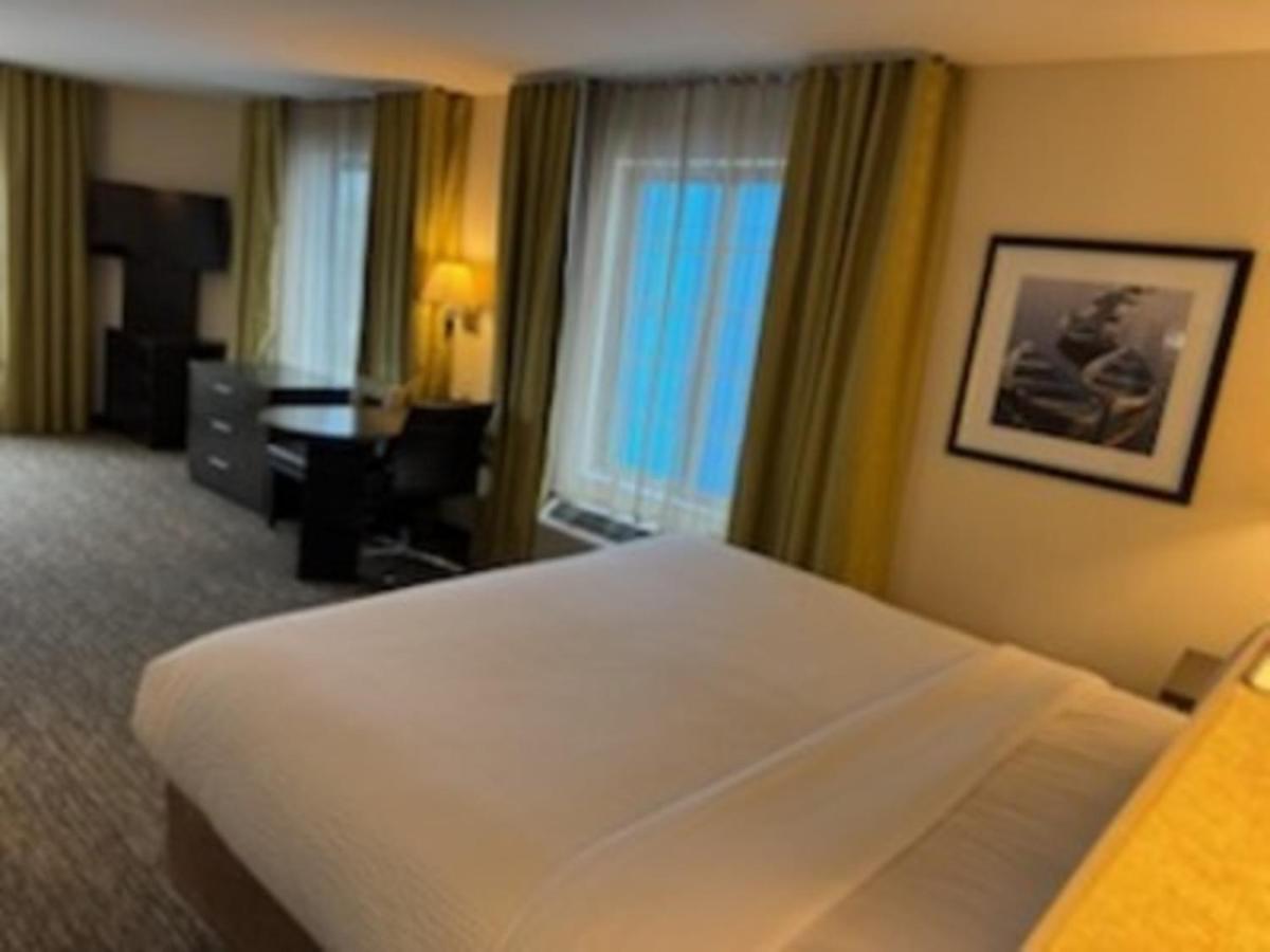 One-Bedroom Queen Suite -Non-Smoking at Candlewood Suites Eugene Springfield by IHG