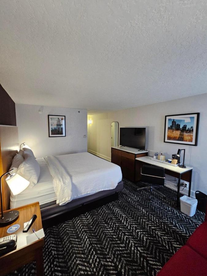 | Four Points by Sheraton Kansas City Airport