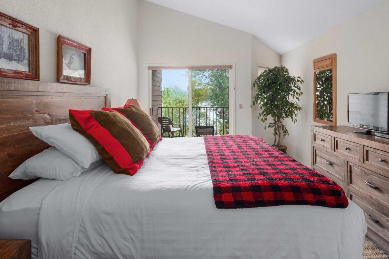 Lakefront Three-Bedroom Condo at Lodge at Whitefish Lake