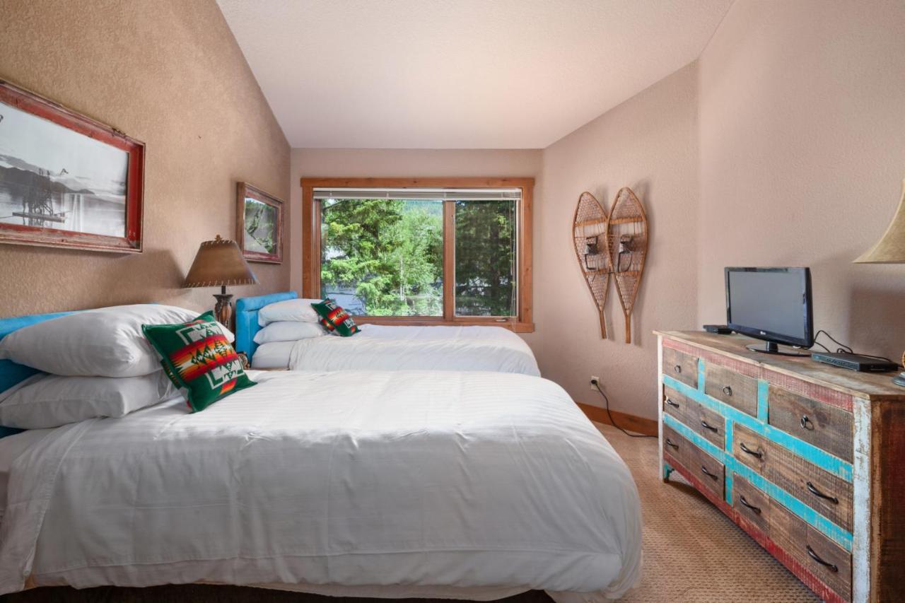 Lakefront Three-Bedroom Averill Suite Condo at Lodge at Whitefish Lake